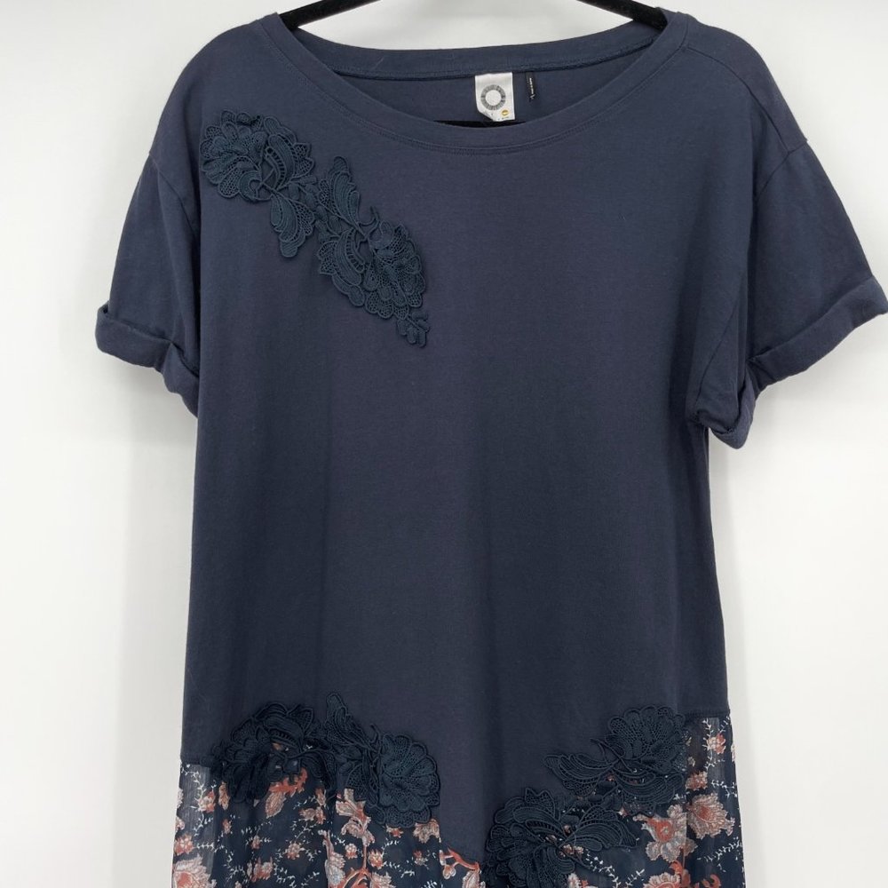 Anthropologie Akemi & Kin Blue Size Large Tunic Top Womens Floral Applique Hem - Picture 4 of 8